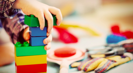 從玩耍到成長 幼兒教玩具選購指南與技術(shù)銷售新趨勢(shì)